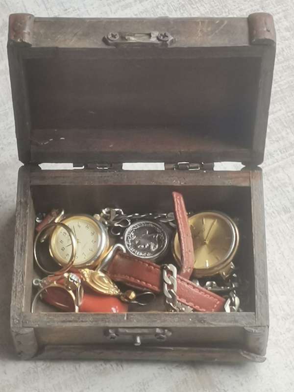 SMALL WOODEN TREASURE CHEST WITH SOME JEWELLERY AND WATCHES