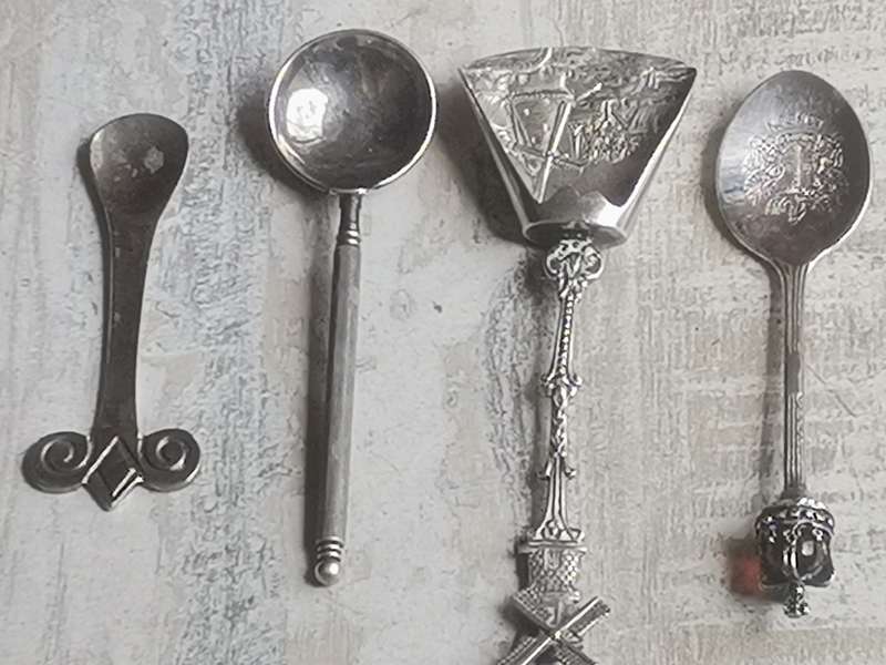 VARIOUS VINTAGE SPOONS AND FORKS BIDDING FOR ALL