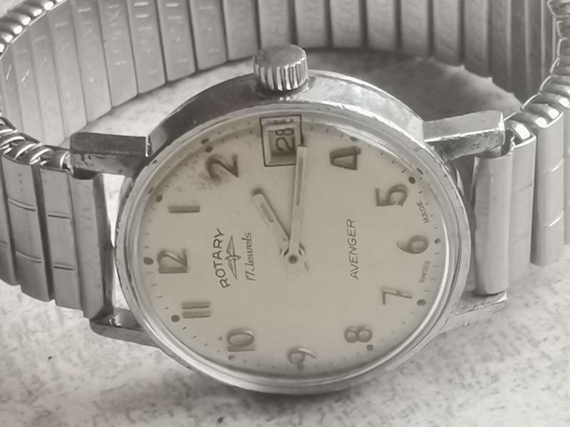 MENS VINTAGE ROTARY AVENGER 17 JEWELS WATCH IN EXCELLENT WORKING CONDITION
