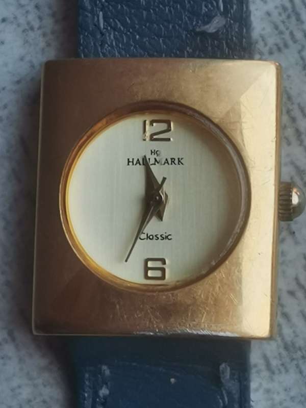 STUNNING LADIES GOLD PLATED HALLMARK WATCH IN EXCELLENT WORKING CONDITION