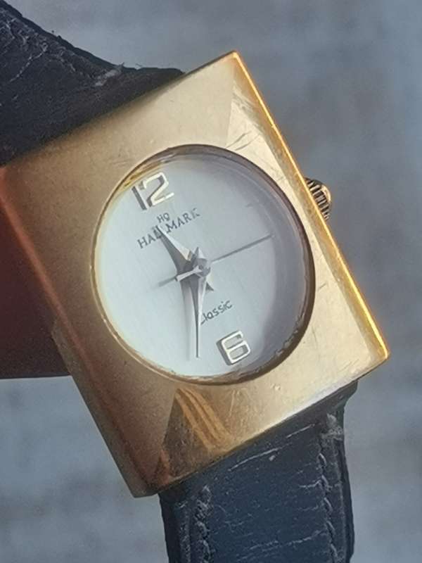 STUNNING LADIES GOLD PLATED HALLMARK WATCH IN EXCELLENT WORKING CONDITION