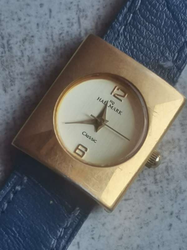 STUNNING LADIES GOLD PLATED HALLMARK WATCH IN EXCELLENT WORKING CONDITION