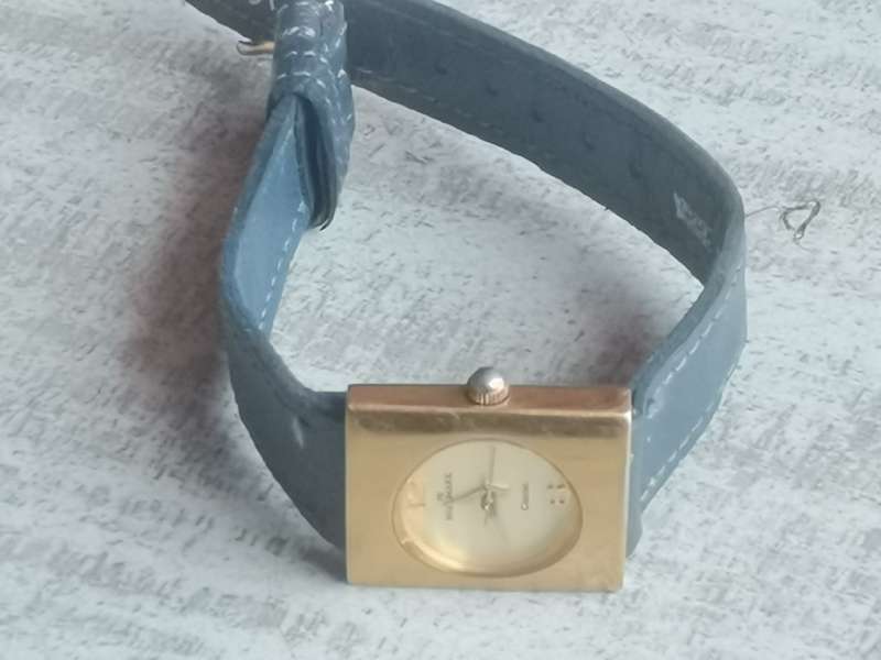STUNNING LADIES GOLD PLATED HALLMARK WATCH IN EXCELLENT WORKING CONDITION