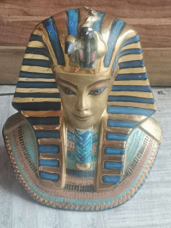 ANCIENT AND HIGHLY COLLECTABLE EGYPTIAN THEMED CEREMIC PHARAOH BUST OVER 30CM TALL