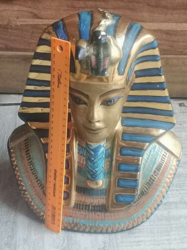 ANCIENT AND HIGHLY COLLECTABLE EGYPTIAN THEMED CEREMIC PHARAOH BUST OVER 30CM TALL