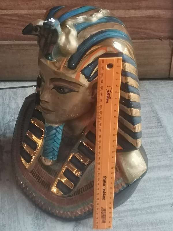 ANCIENT AND HIGHLY COLLECTABLE EGYPTIAN THEMED CEREMIC PHARAOH BUST OVER 30CM TALL