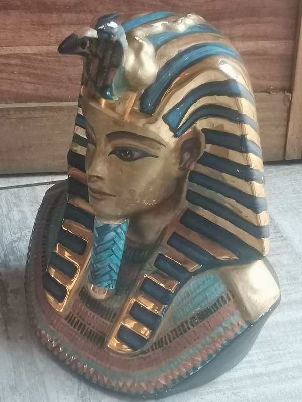 ANCIENT AND HIGHLY COLLECTABLE EGYPTIAN THEMED CEREMIC PHARAOH BUST OVER 30CM TALL
