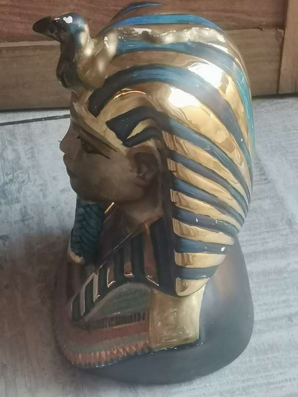 ANCIENT AND HIGHLY COLLECTABLE EGYPTIAN THEMED CEREMIC PHARAOH BUST OVER 30CM TALL