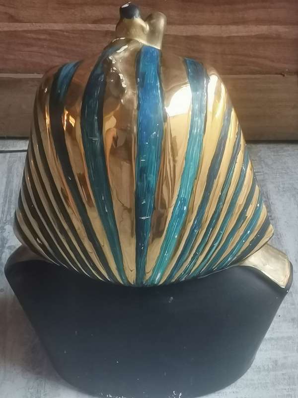 ANCIENT AND HIGHLY COLLECTABLE EGYPTIAN THEMED CEREMIC PHARAOH BUST OVER 30CM TALL