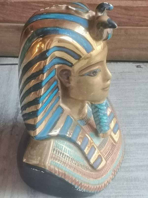 ANCIENT AND HIGHLY COLLECTABLE EGYPTIAN THEMED CEREMIC PHARAOH BUST OVER 30CM TALL