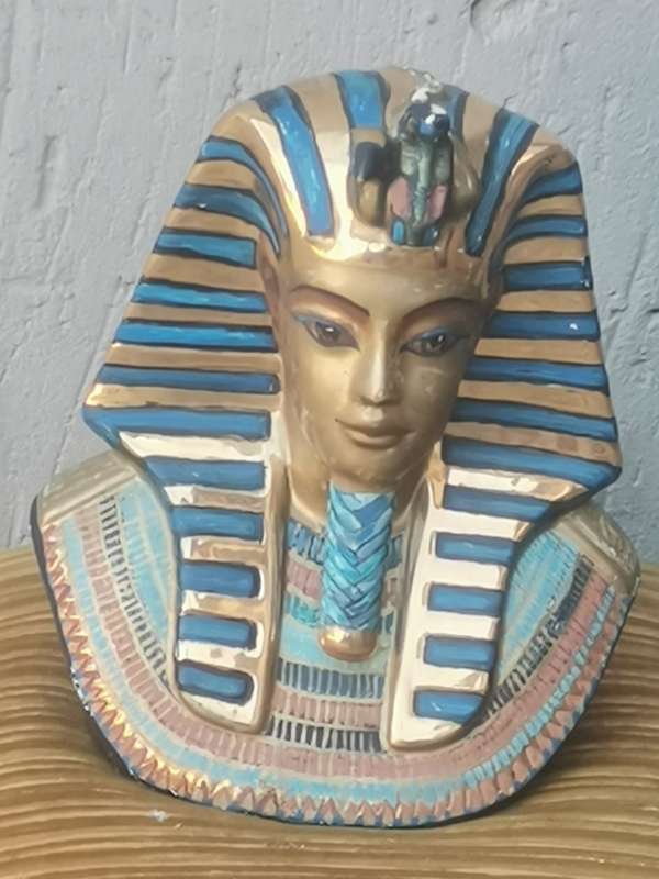 ANCIENT AND HIGHLY COLLECTABLE EGYPTIAN THEMED CEREMIC PHARAOH BUST OVER 30CM TALL