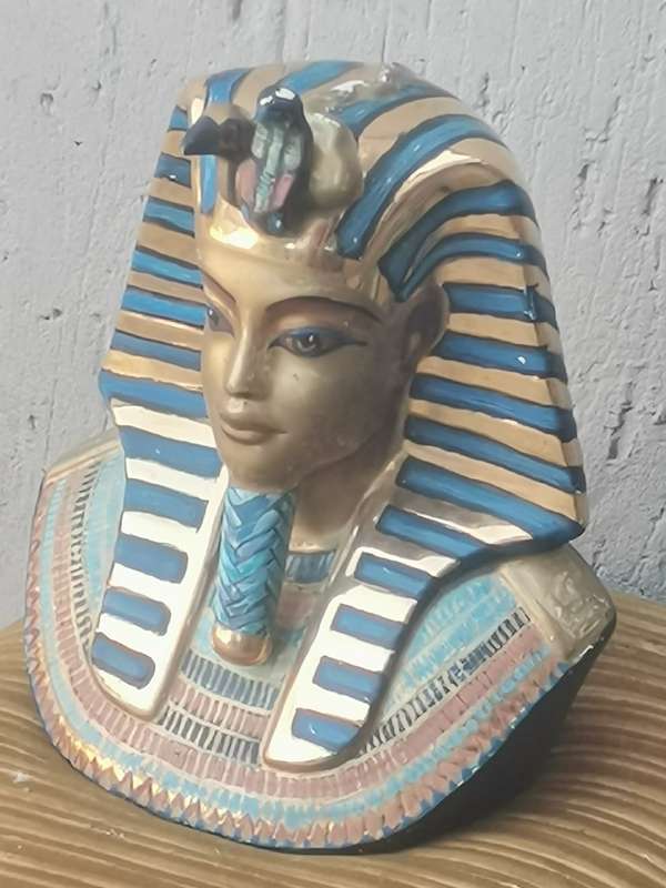 ANCIENT AND HIGHLY COLLECTABLE EGYPTIAN THEMED CEREMIC PHARAOH BUST OVER 30CM TALL
