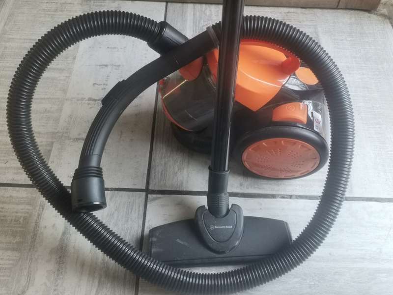 BENNETT READ VACUUM CLEANER - MODEL HJX-1306A