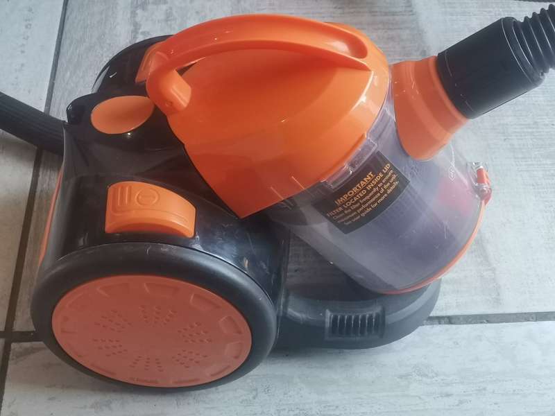 BENNETT READ VACUUM CLEANER - MODEL HJX-1306A