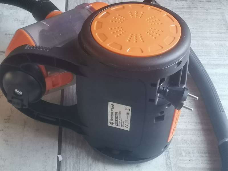 BENNETT READ VACUUM CLEANER - MODEL HJX-1306A