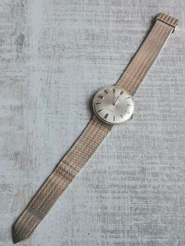 VINTAGE MENS CREATION 17 JEWELS SWISS MADE WATCH IN EXCELLENT WORKING CONDITION
