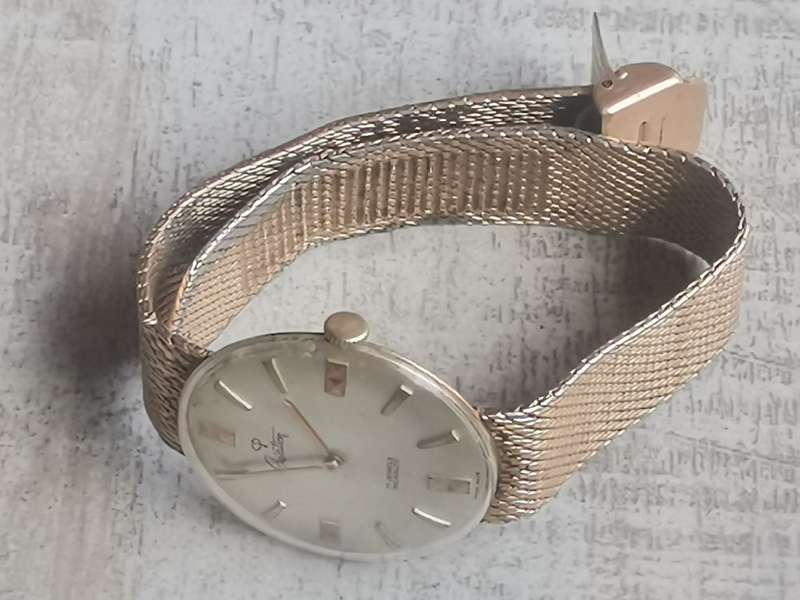 VINTAGE MENS CREATION 17 JEWELS SWISS MADE WATCH IN EXCELLENT WORKING CONDITION