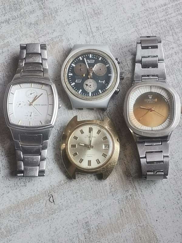 MENS WATCHES UNTESTED SELLING FOR SPARES OR REPAIRS