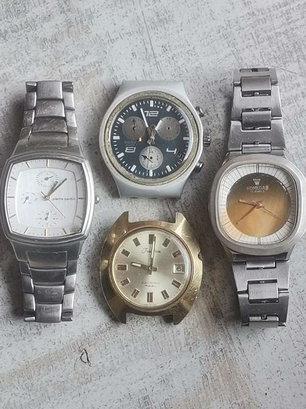 MENS WATCHES UNTESTED SELLING FOR SPARES OR REPAIRS