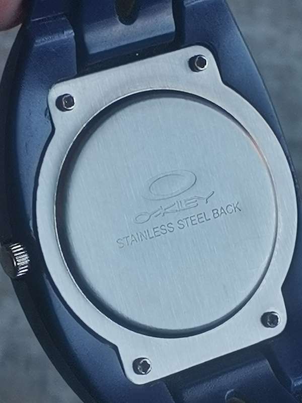 OAKLEY MENS WATCH IN EXCELLENT WORKING CONDITION