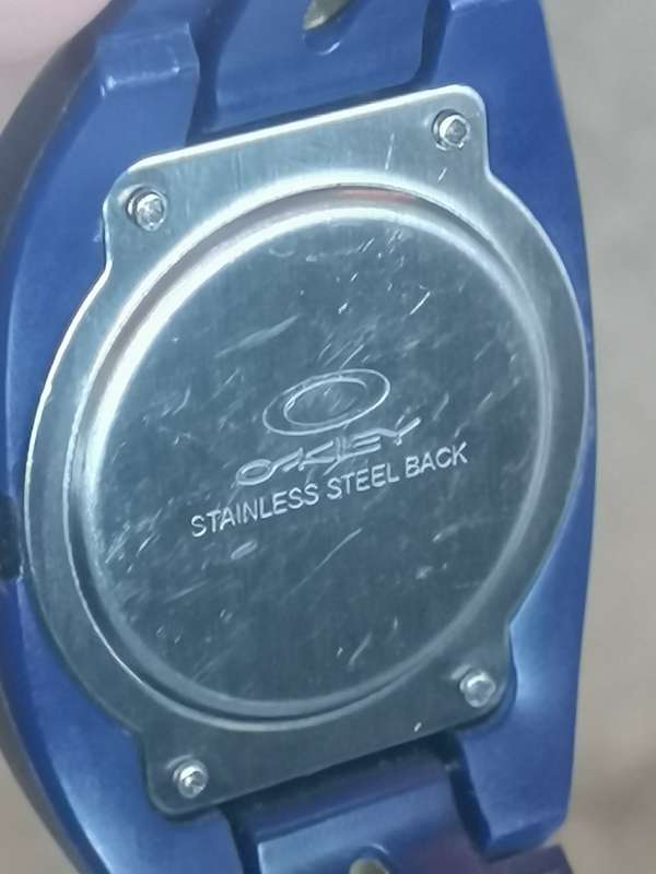OAKLEY MENS WATCH IN EXCELLENT WORKING CONDITION
