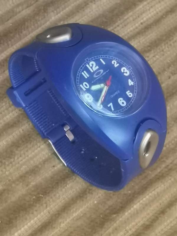 OAKLEY MENS WATCH IN EXCELLENT WORKING CONDITION