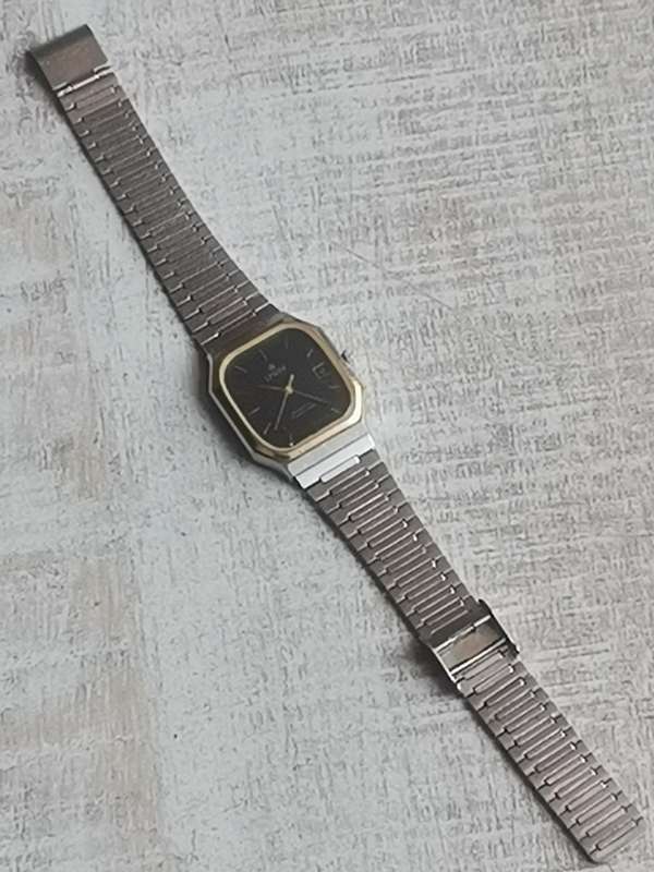 VINTAGE CHRIST FLATLINE SWISS MADE MENS WATCH IN EXCELLENT WORKING CONDITION