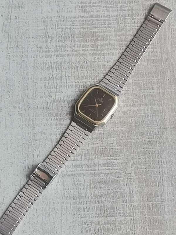 VINTAGE CHRIST FLATLINE SWISS MADE MENS WATCH IN EXCELLENT WORKING CONDITION