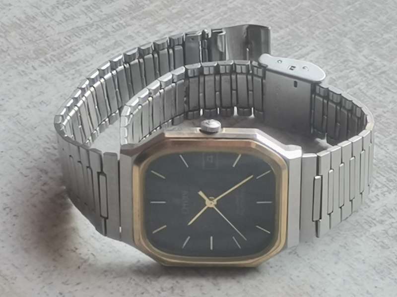 VINTAGE CHRIST FLATLINE SWISS MADE MENS WATCH IN EXCELLENT WORKING CONDITION
