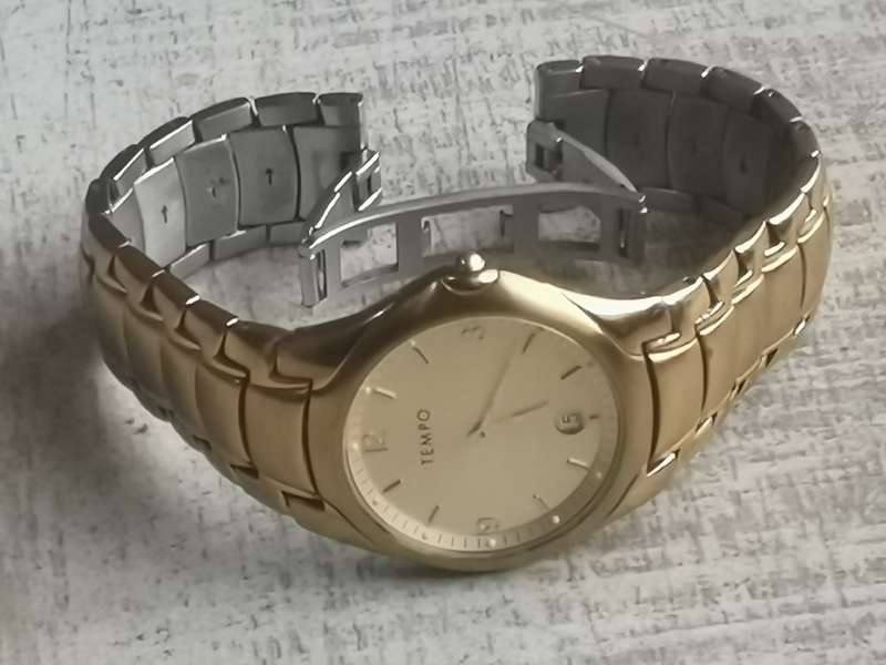 MENS GOLD TEMPO WATCH IN EXCELLENT WORKING CONDITION