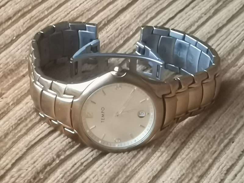 MENS GOLD TEMPO WATCH IN EXCELLENT WORKING CONDITION