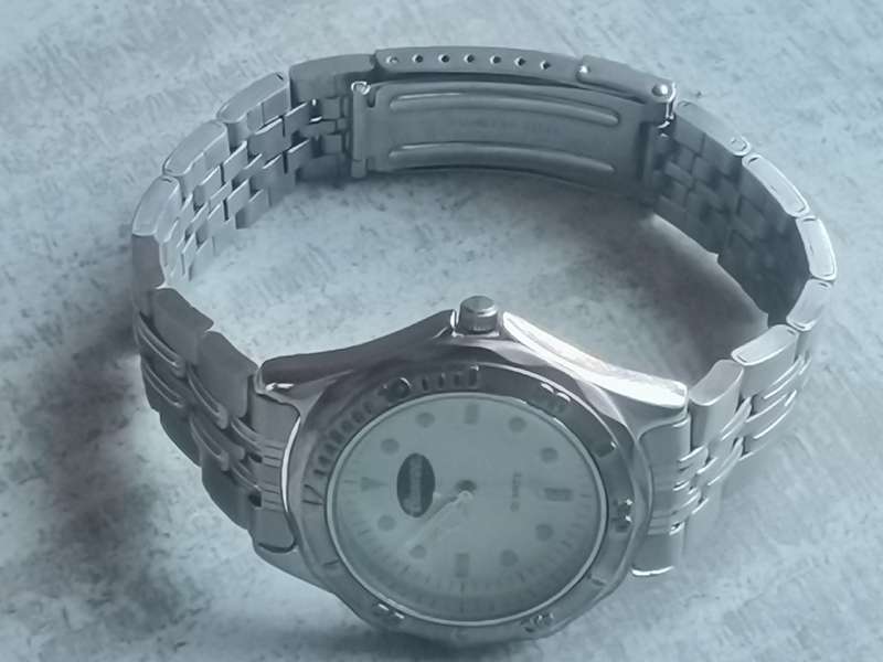 2 x MENS WATCHES IN EXCELLENT WORKING CONDITION - BIDDING FOR BOTH
