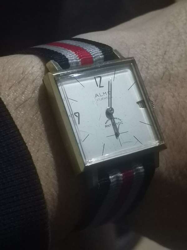 VINTAGE MENS SWISS ALMO MECHANICAL WATCH WITH SUB-SECONDS IN EXCELLENT WORKING CONDITION