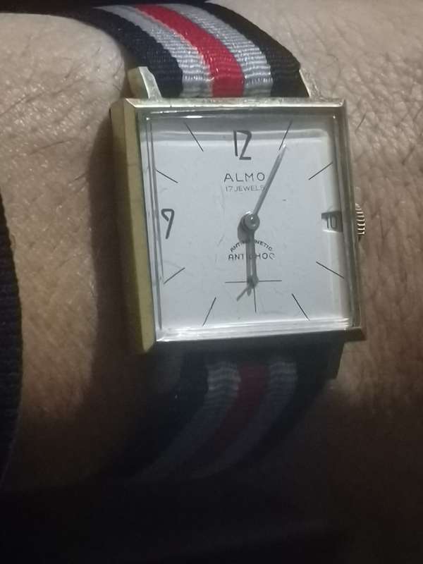 VINTAGE MENS SWISS ALMO MECHANICAL WATCH WITH SUB-SECONDS IN EXCELLENT WORKING CONDITION