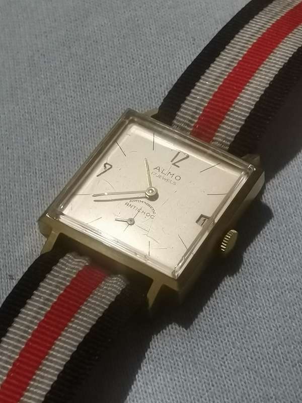VINTAGE MENS SWISS ALMO MECHANICAL WATCH WITH SUB-SECONDS IN EXCELLENT WORKING CONDITION