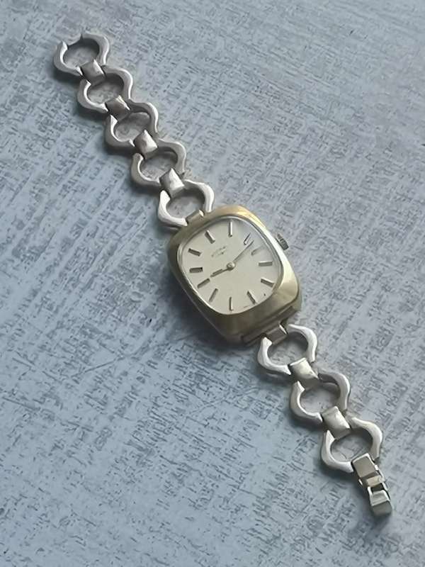 VINTAGE LADIES GOLD ROTARY WATCH IN EXCELLENT WORKING CONDITION