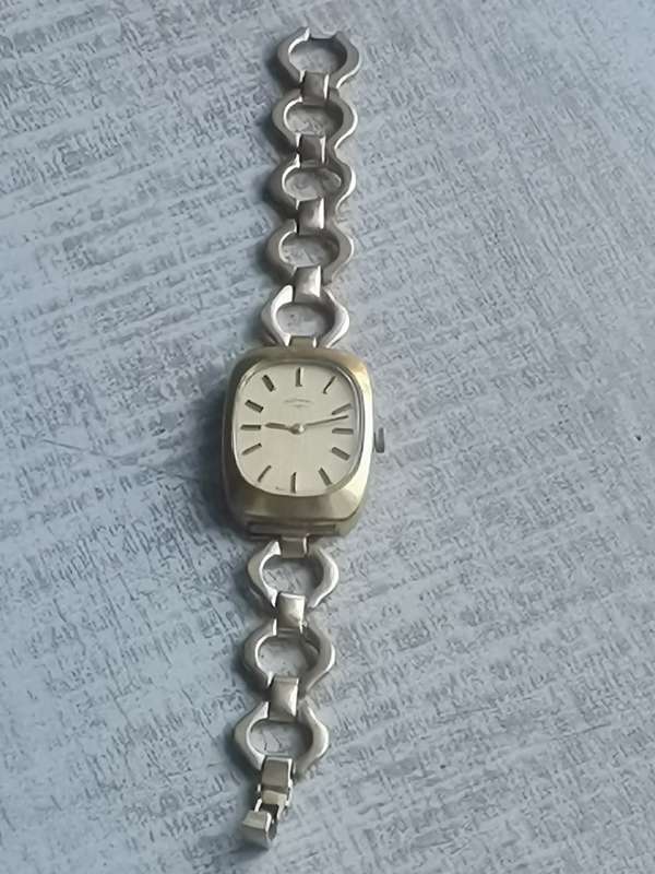 VINTAGE LADIES GOLD ROTARY WATCH IN EXCELLENT WORKING CONDITION