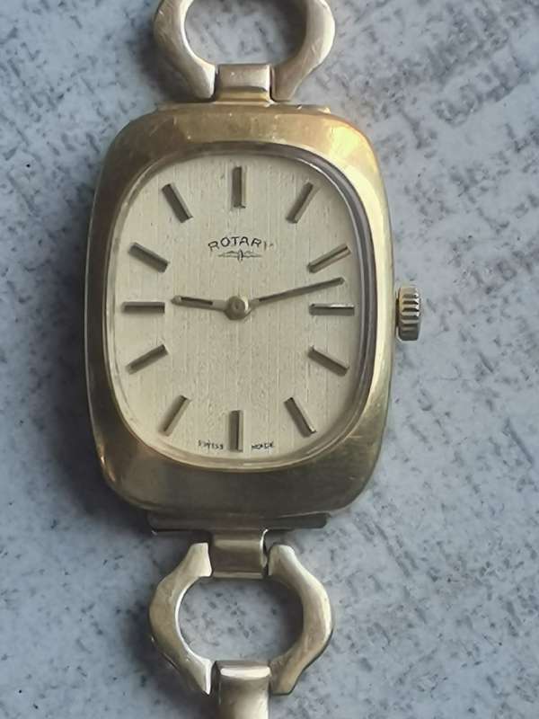 VINTAGE LADIES GOLD ROTARY WATCH IN EXCELLENT WORKING CONDITION