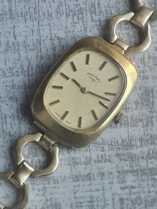VINTAGE LADIES GOLD ROTARY WATCH IN EXCELLENT WORKING CONDITION