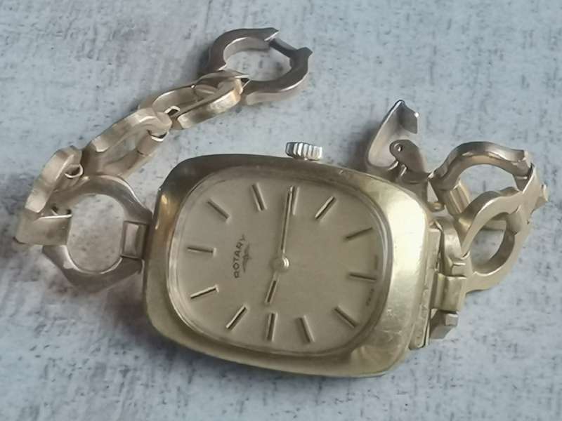 VINTAGE LADIES GOLD ROTARY WATCH IN EXCELLENT WORKING CONDITION