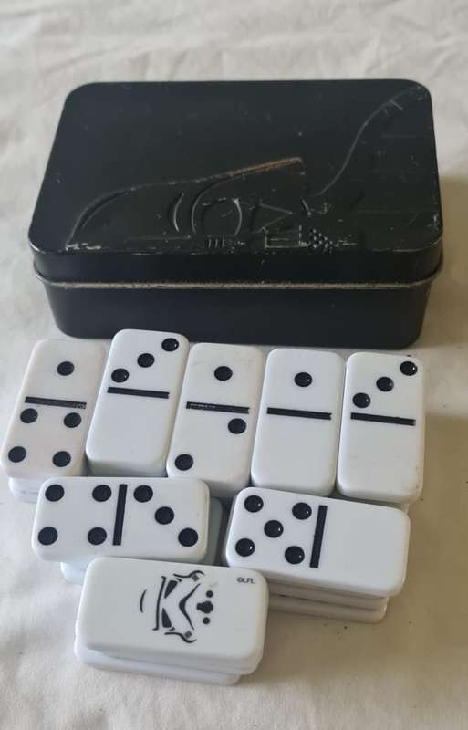 SET OF 40 STAR WARS DOMINOES IN ORIGINAL CASE