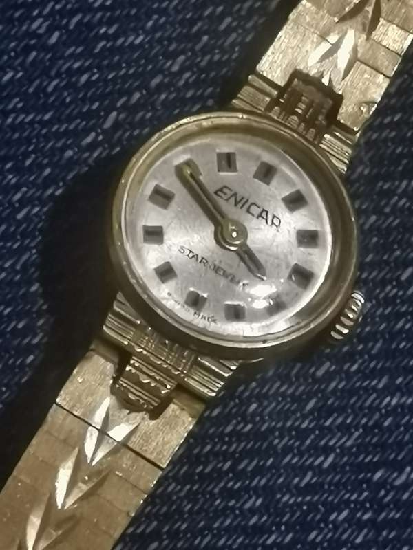 VINTAGE ENICAR LADIES GOLD SWISS MADE WATCH IN EXCELLENT WORKING CONDITION