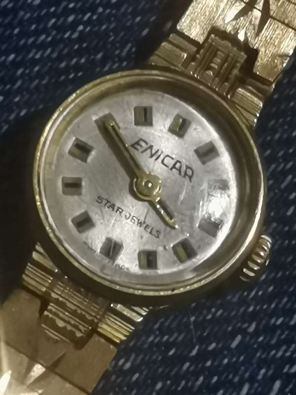 VINTAGE ENICAR LADIES GOLD SWISS MADE WATCH IN EXCELLENT WORKING CONDITION