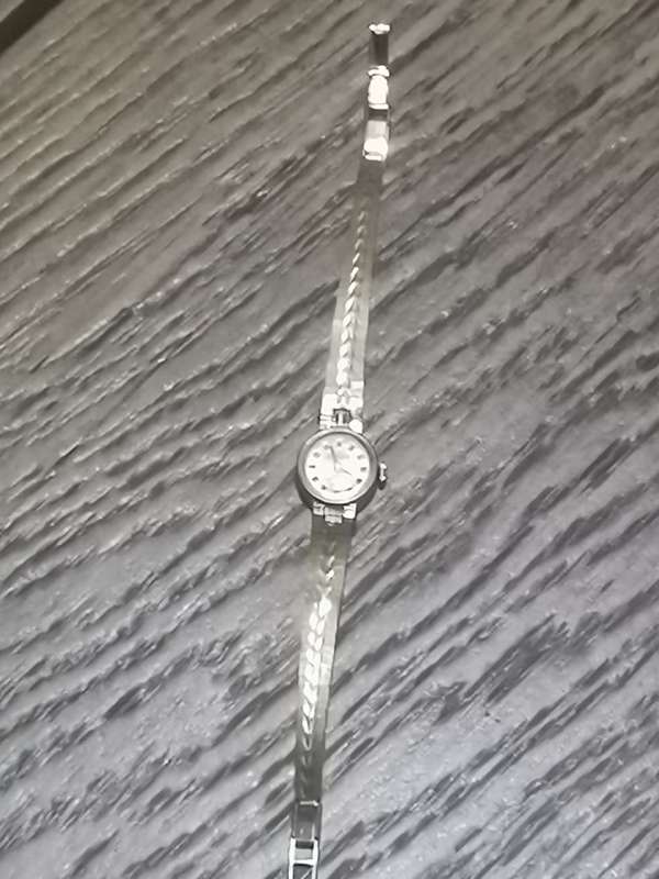 VINTAGE ENICAR LADIES GOLD SWISS MADE WATCH IN EXCELLENT WORKING CONDITION