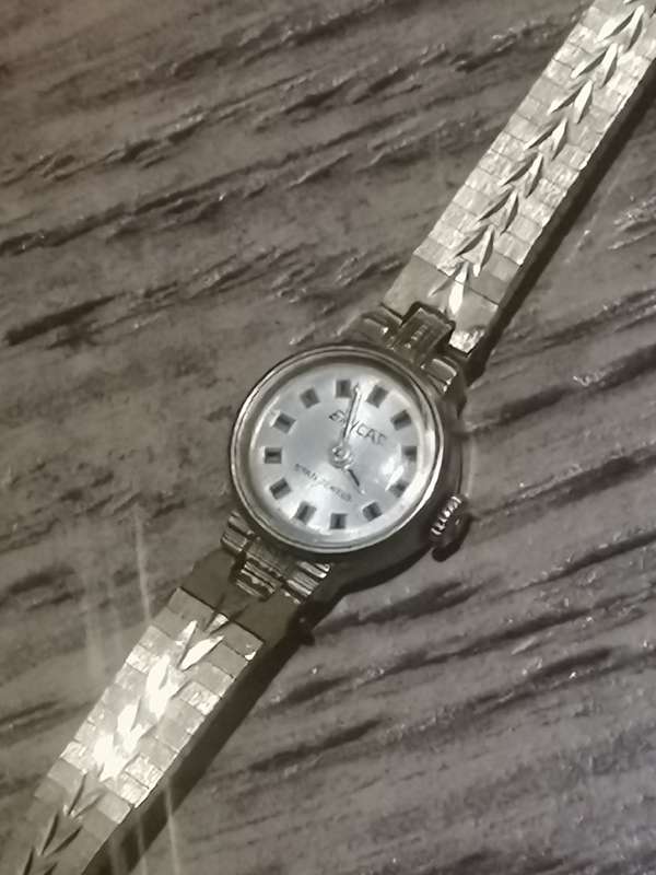 VINTAGE ENICAR LADIES GOLD SWISS MADE WATCH IN EXCELLENT WORKING CONDITION