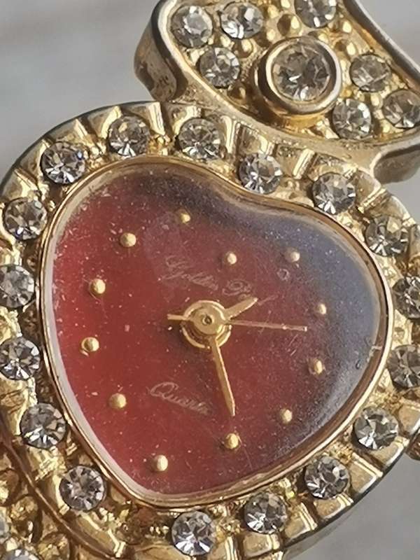 STUNNING HEART SHAPE LADIES/GIRL`S CHAIN WATCH IN EXCELLENT WORKING CONDITION