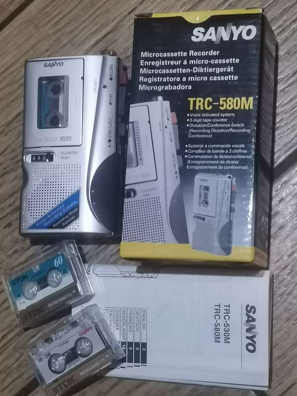 VINTAGE SANYO MICROCASETTE RECORDER WITH BOX AND ACCESSORIES