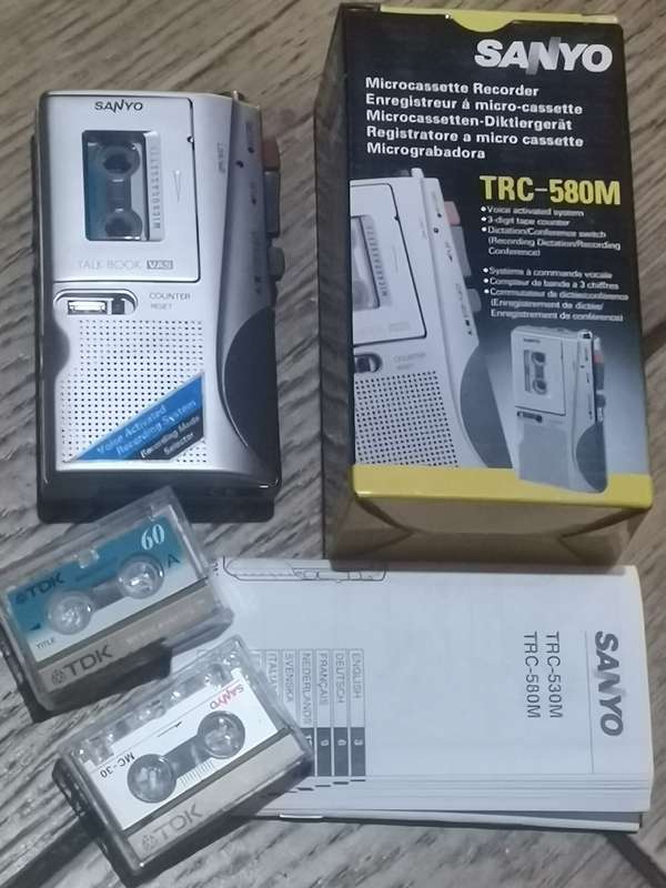 VINTAGE SANYO MICROCASETTE RECORDER WITH BOX AND ACCESSORIES