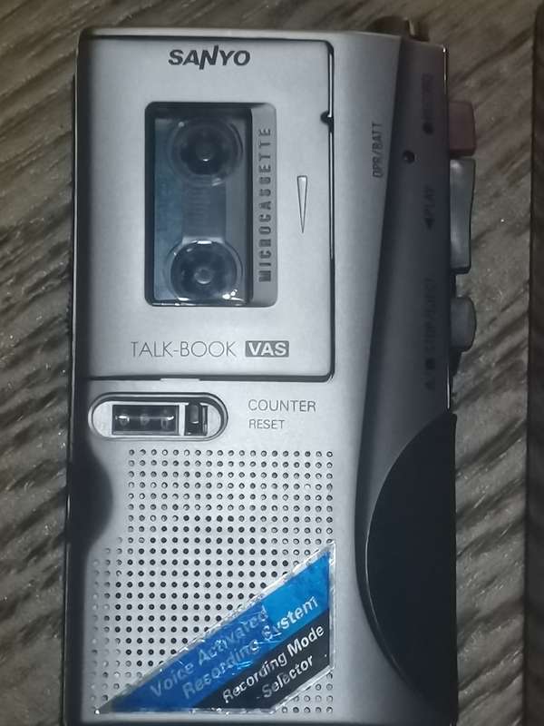 VINTAGE SANYO MICROCASETTE RECORDER WITH BOX AND ACCESSORIES