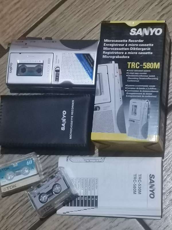 VINTAGE SANYO MICROCASETTE RECORDER WITH BOX AND ACCESSORIES